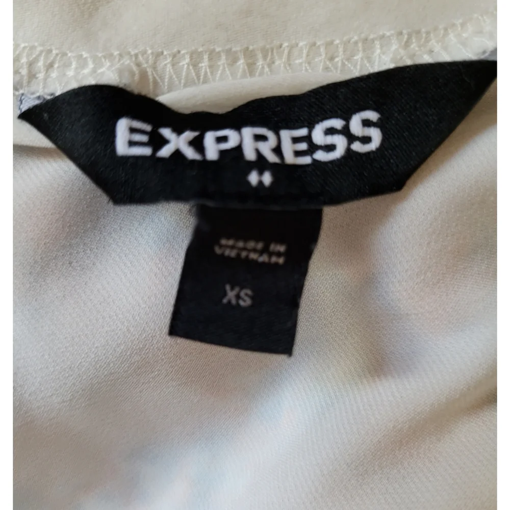 Express Sleeveless Blouse - Picture 3 of 4